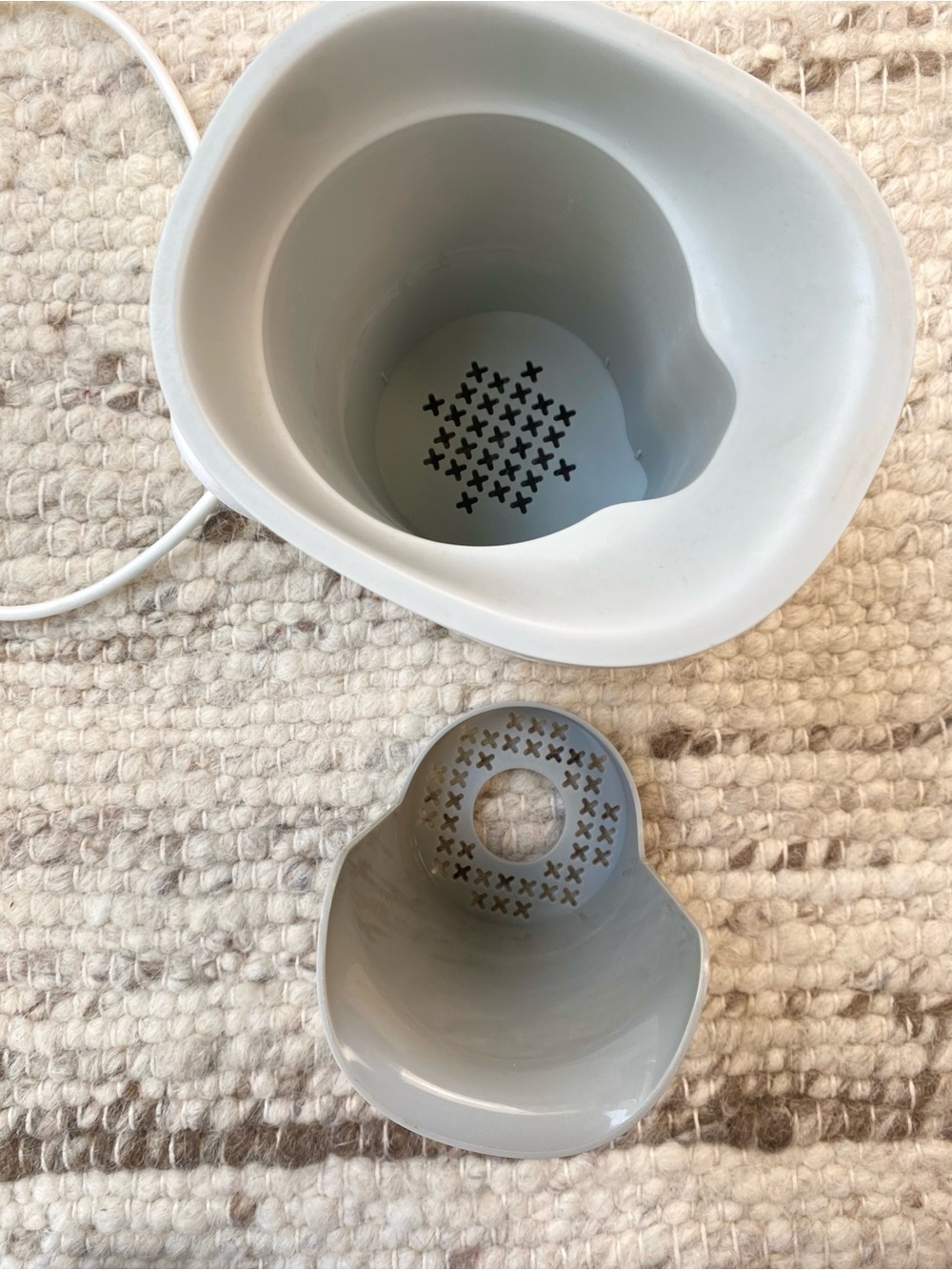 Tommee Tippee Multiwarm Intuitive Bottle Warmer Model 1148 in White and Gray - Picture 6 of 7